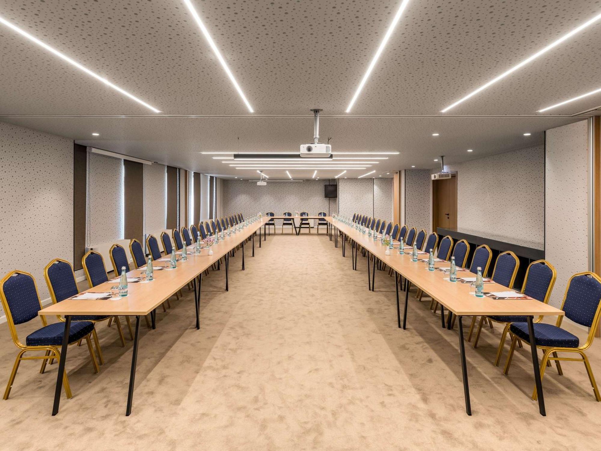 Mercure Tirana Exteriör bild