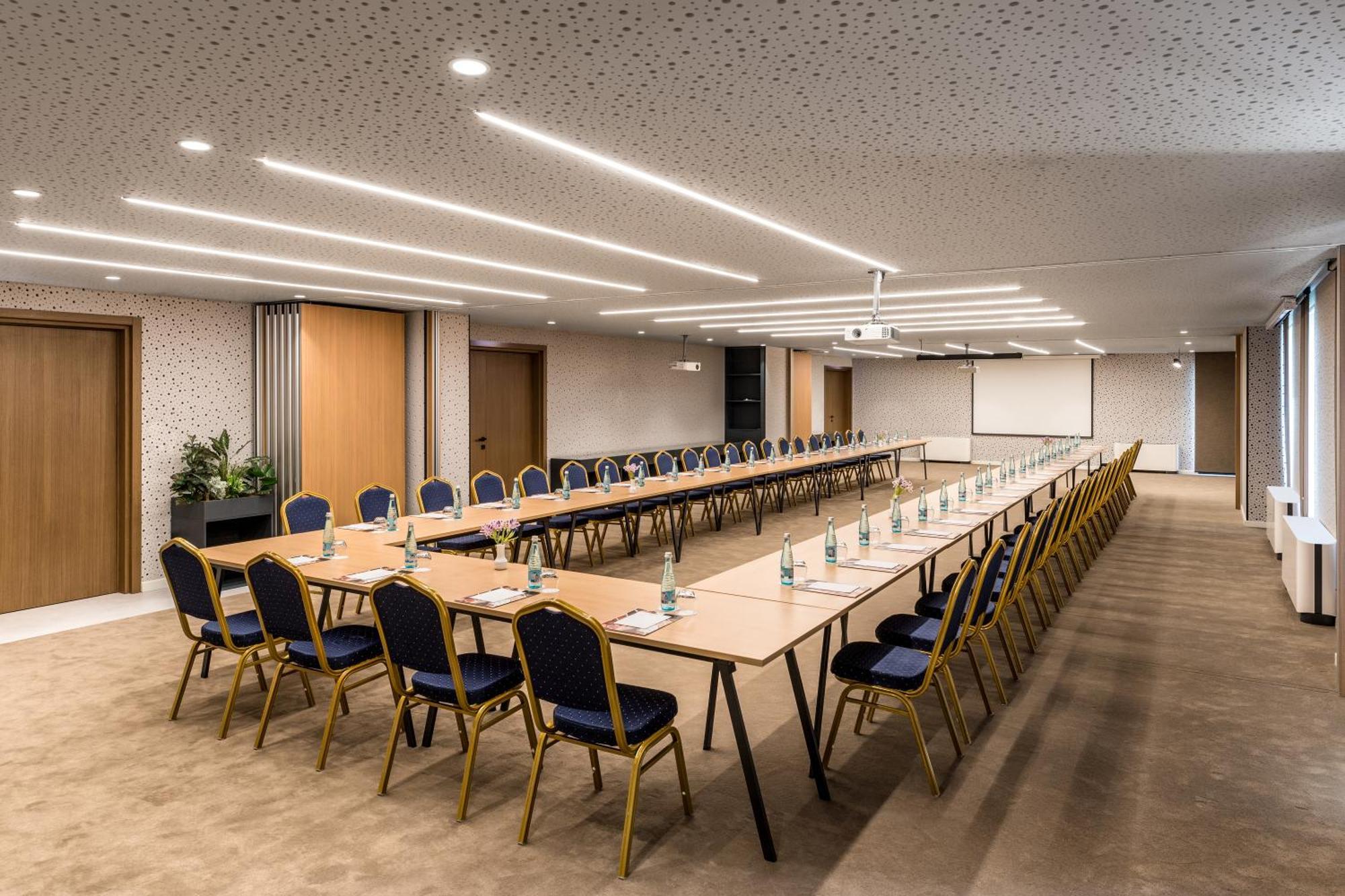 Mercure Tirana Exteriör bild